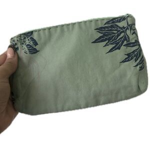 Handcrafted Handmade Hawaiian Sig Zane Material Cosmetic Make Up Zipper Pouch